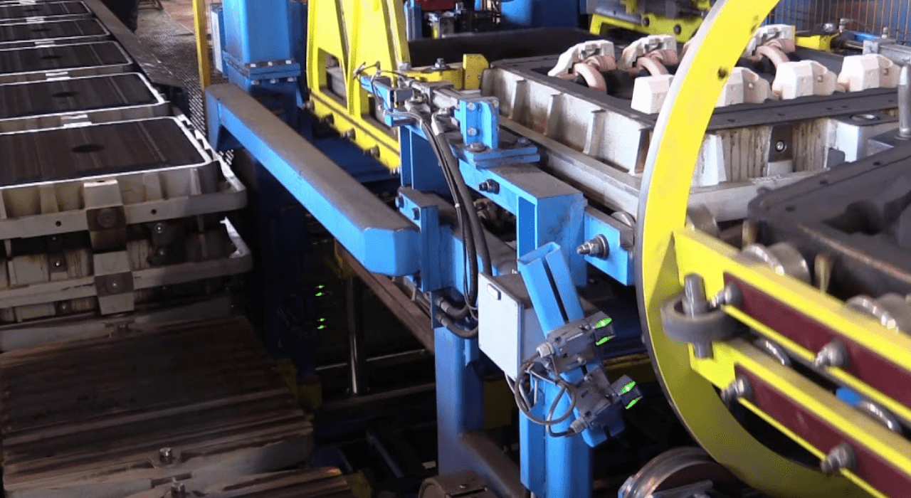 How Does A Green Sand Molding Machine Work?